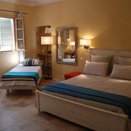 Le Moulin Des Pinchinats Bed and Breakfast Aix-en-Provence Esterno foto