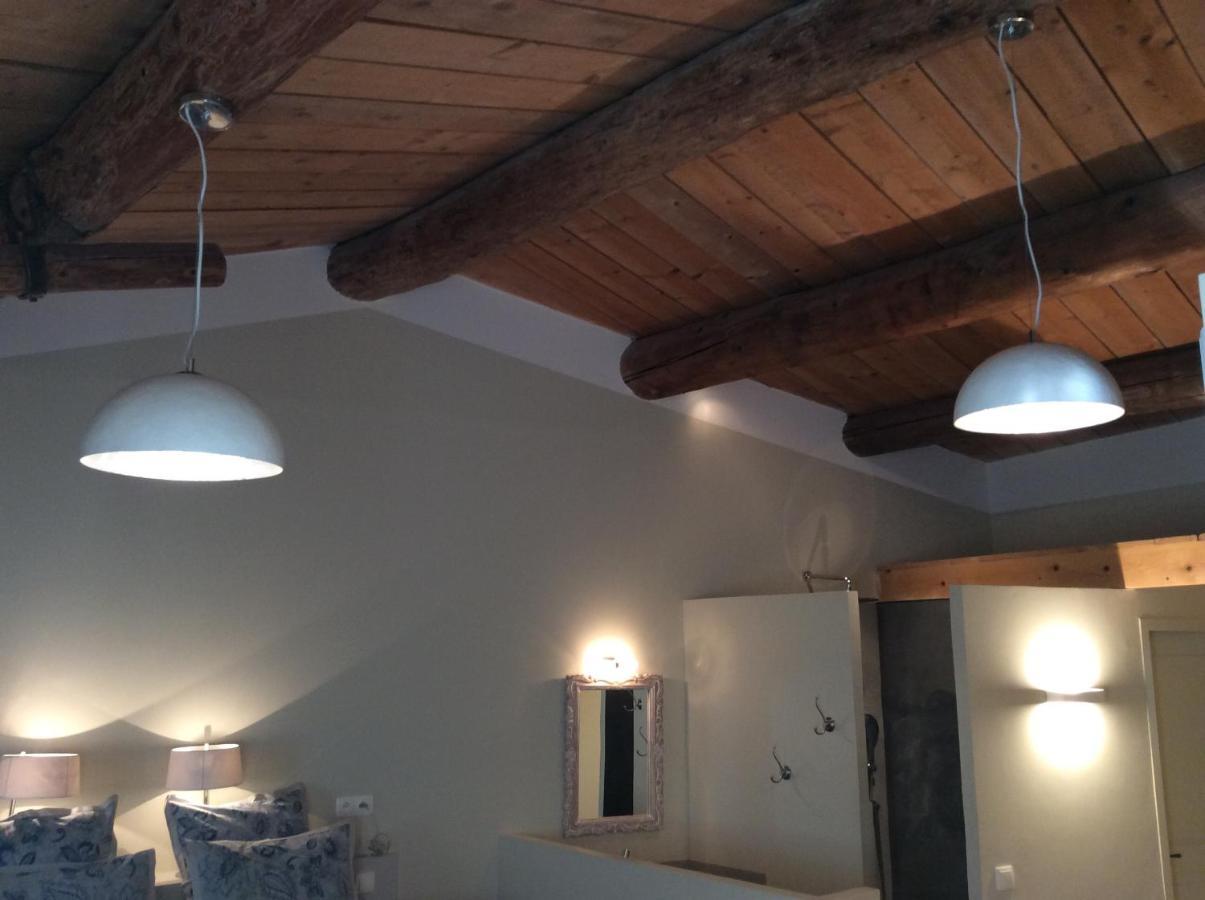 Le Moulin Des Pinchinats Bed and Breakfast Aix-en-Provence Esterno foto