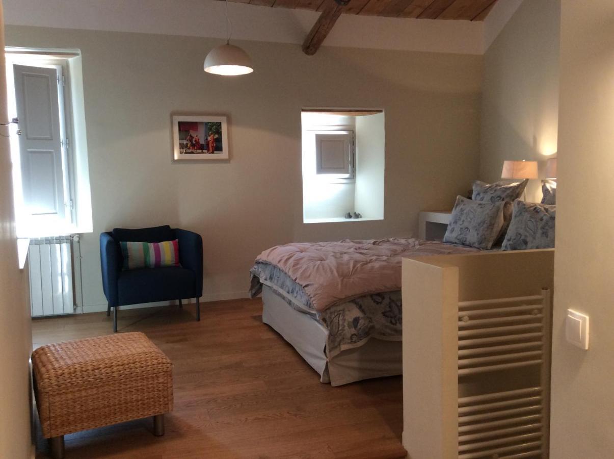 Le Moulin Des Pinchinats Bed and Breakfast Aix-en-Provence Esterno foto