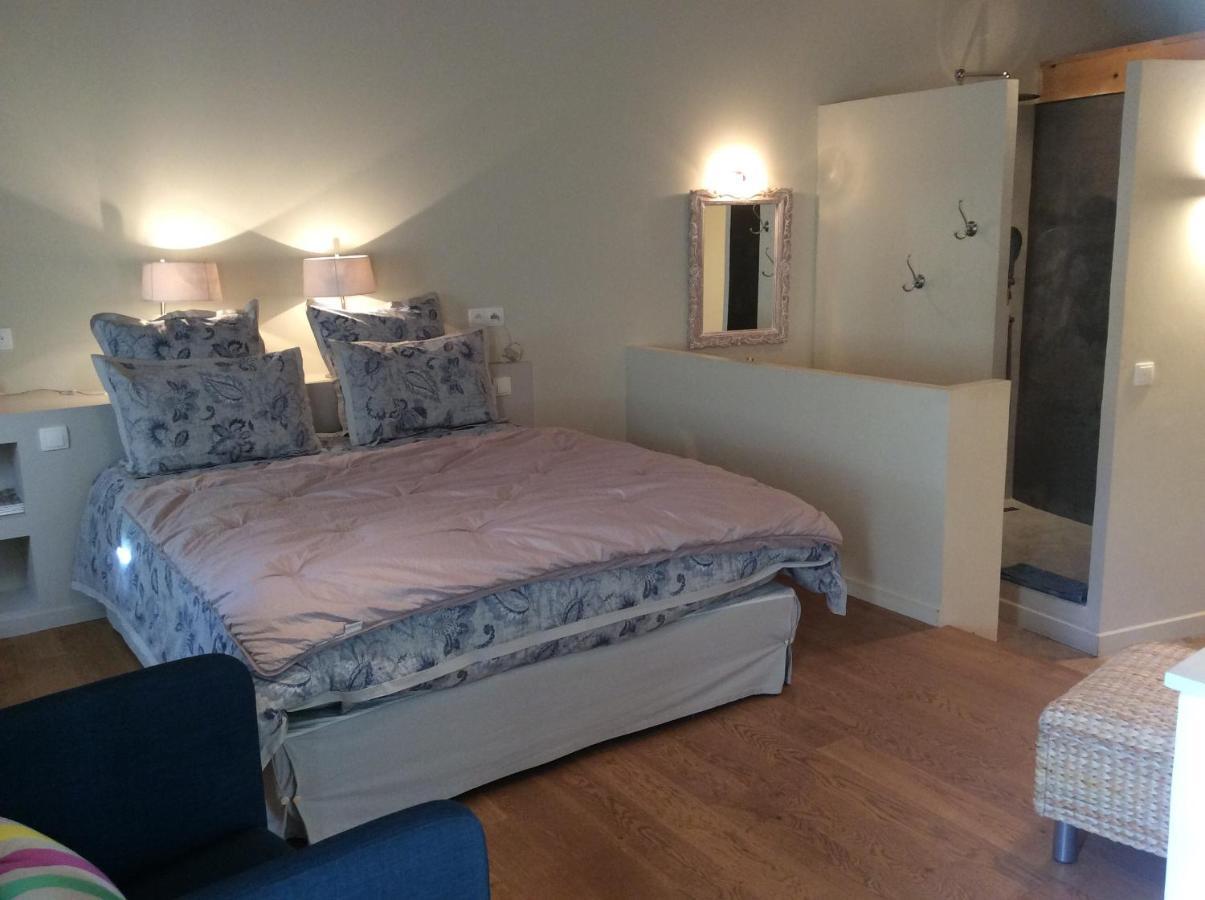 Le Moulin Des Pinchinats Bed and Breakfast Aix-en-Provence Esterno foto
