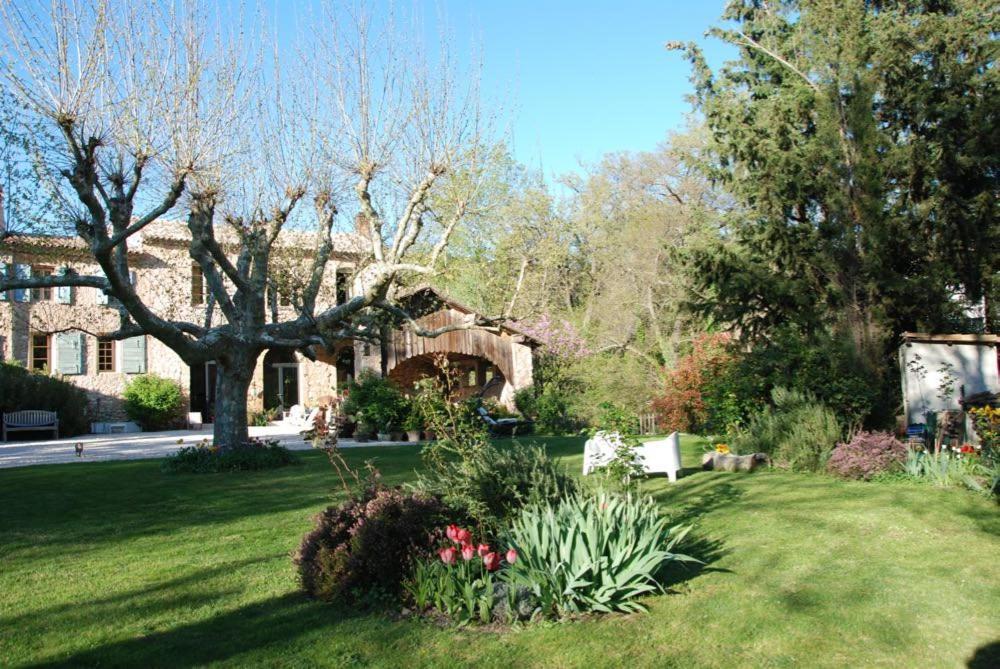 Le Moulin Des Pinchinats Bed and Breakfast Aix-en-Provence Esterno foto