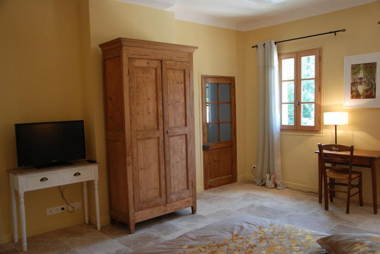 Le Moulin Des Pinchinats Bed and Breakfast Aix-en-Provence Esterno foto