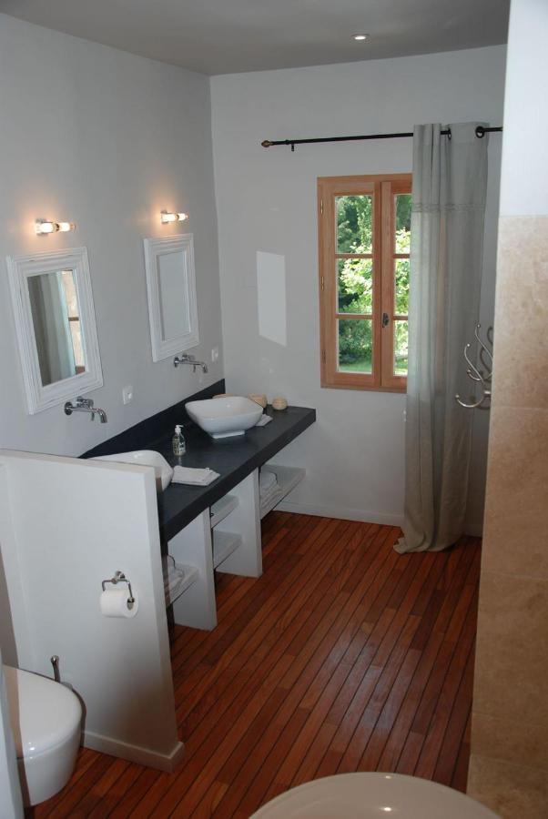 Le Moulin Des Pinchinats Bed and Breakfast Aix-en-Provence Esterno foto