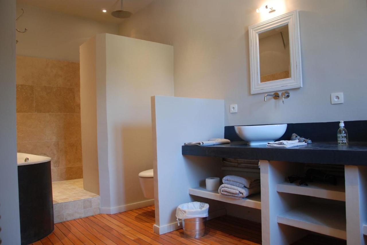 Le Moulin Des Pinchinats Bed and Breakfast Aix-en-Provence Esterno foto